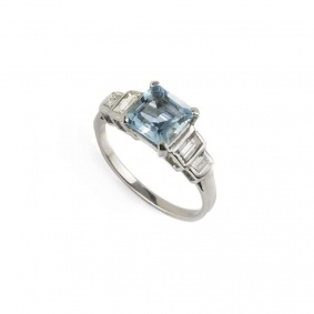 18k White Gold Aquamarine and Diamond Ring